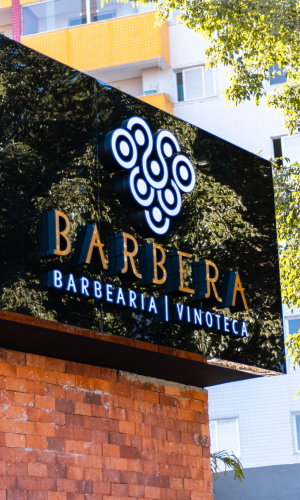 Barbera Barbearia e vinoteca espaço 04